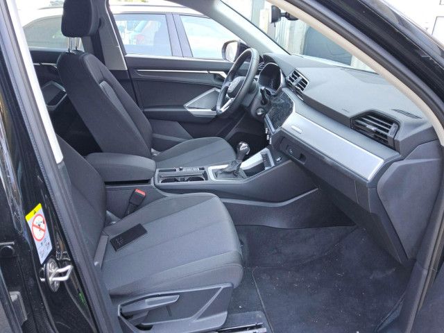 Audi Q3 2022 г. Чёрный, пробег 43500 км