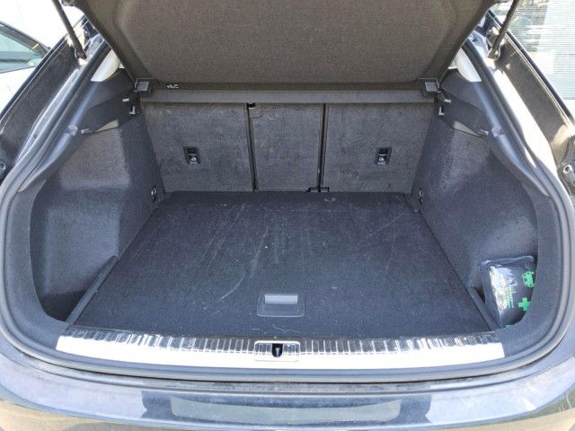 Audi Q3 2022 г. Чёрный, пробег 43500 км