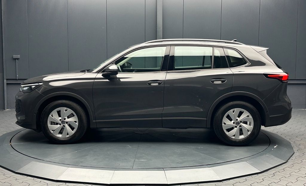 Volkswagen Tiguan 2024 г. Серый, пробег 38700 км