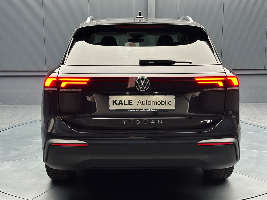 Volkswagen Tiguan 2024 г. Чёрный, пробег 57000 км