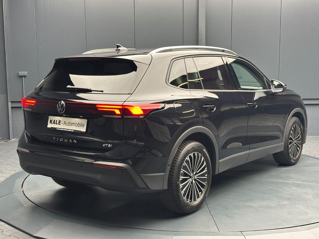 Volkswagen Tiguan 2024 г. Чёрный, пробег 57000 км