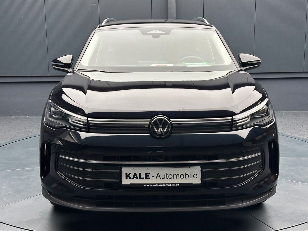 Volkswagen Tiguan 2024 г. Чёрный, пробег 57000 км