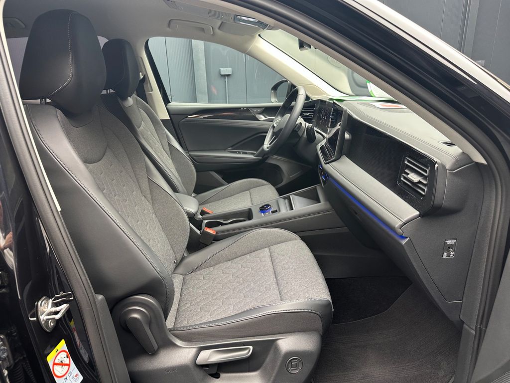 Volkswagen Tiguan 2024 г. Чёрный, пробег 57000 км