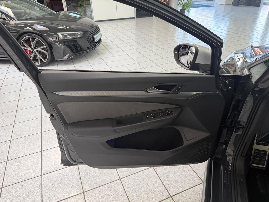 Volkswagen Golf 2024 г. Серый, пробег 32534 км