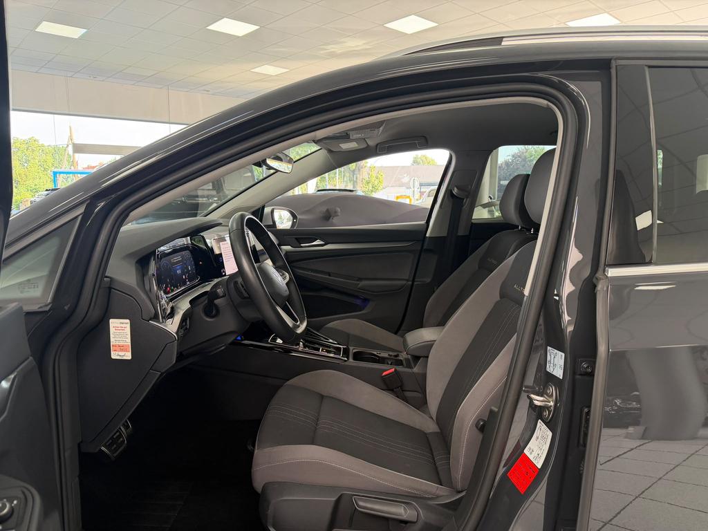 Volkswagen Golf 2024 г. Серый, пробег 32534 км