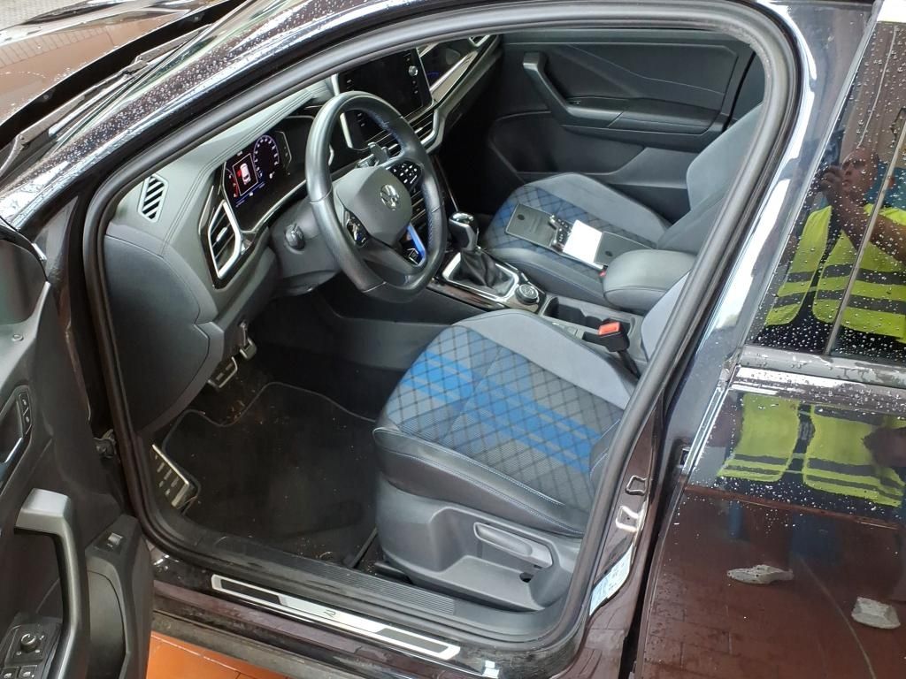 Volkswagen T-Roc 2024 г. Чёрный, пробег 19900 км