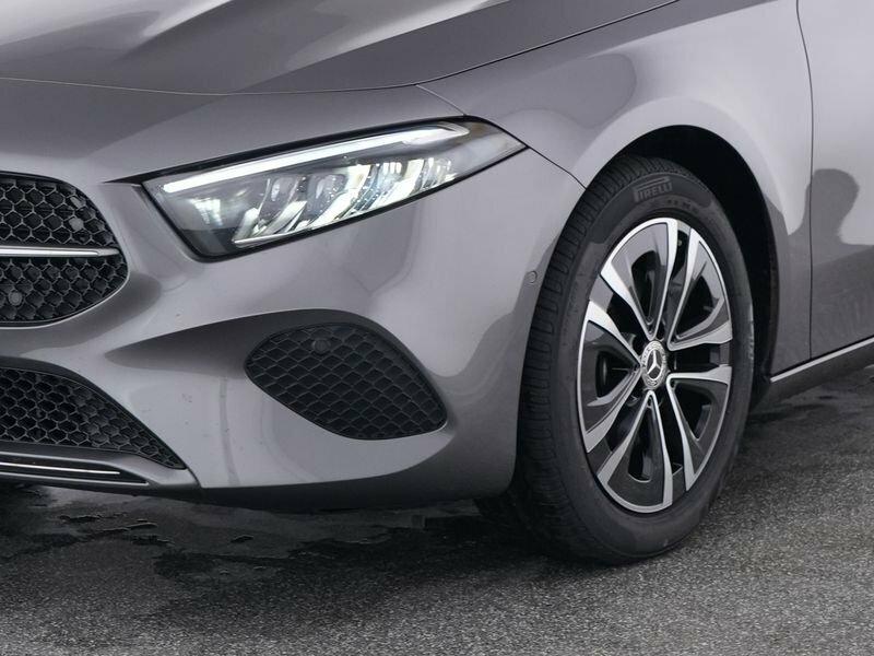 Mercedes-Benz A 200 2023 г. Серый, пробег 35970 км
