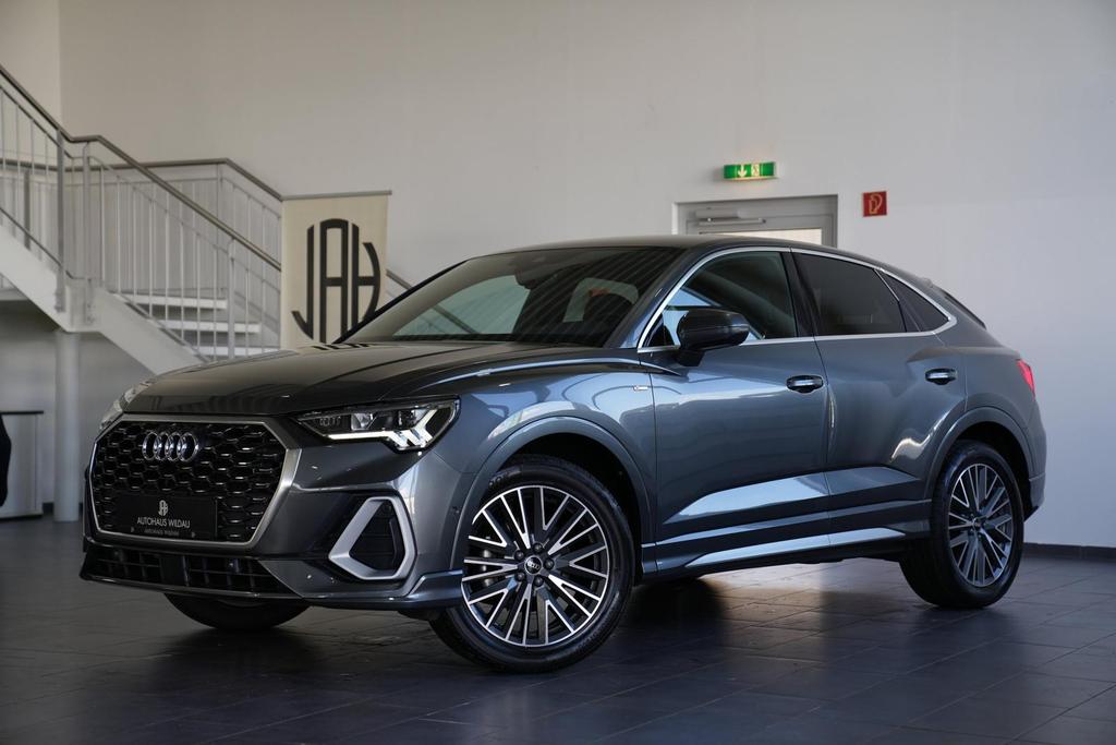 Audi Q3 2023 г. Серый, пробег 40000 км