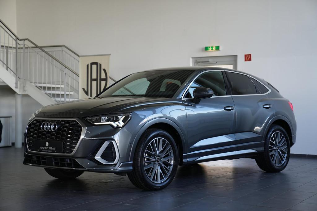 Audi Q3 2023 г. Серый, пробег 40000 км
