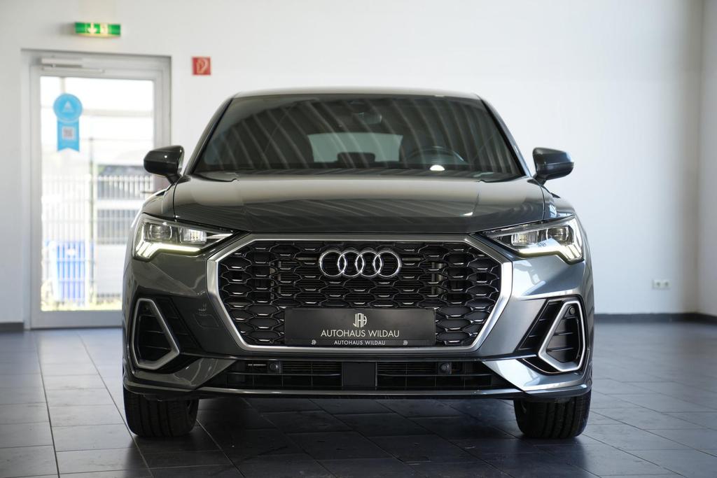 Audi Q3 2023 г. Серый, пробег 40000 км