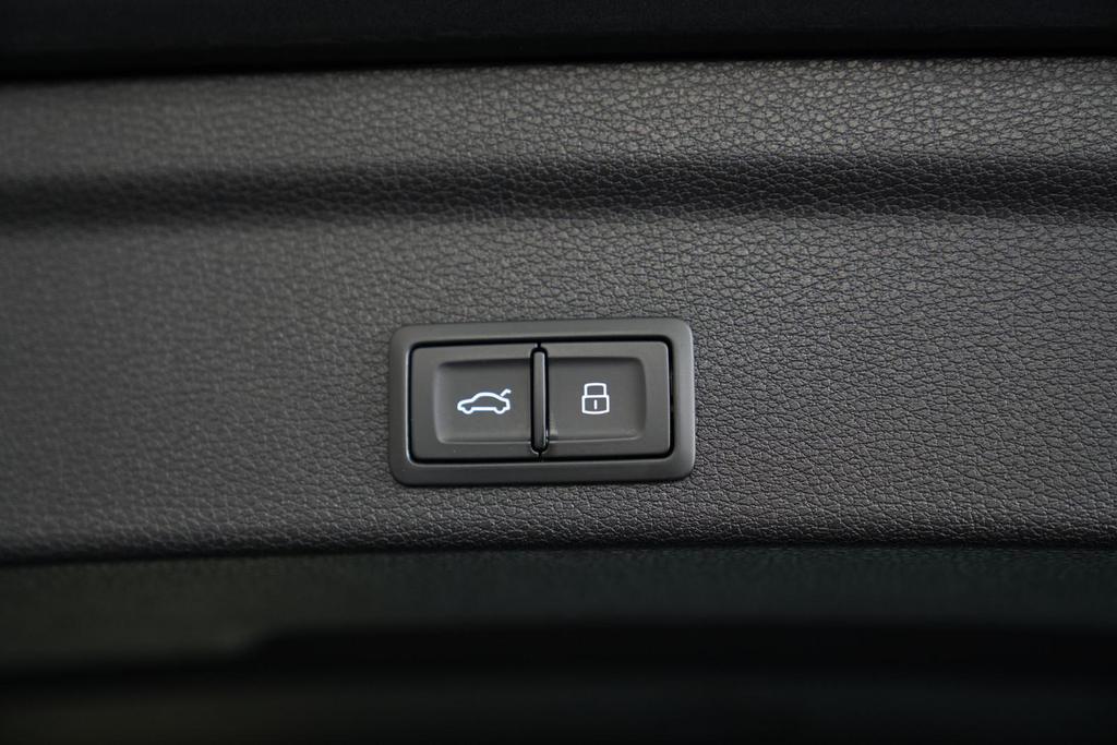 Audi Q3 2023 г. Серый, пробег 40000 км