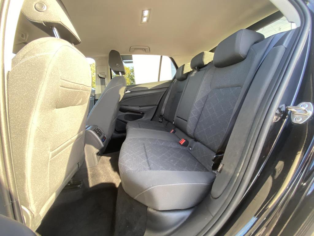 Volkswagen Golf 2023 г. Чёрный, пробег 41504 км