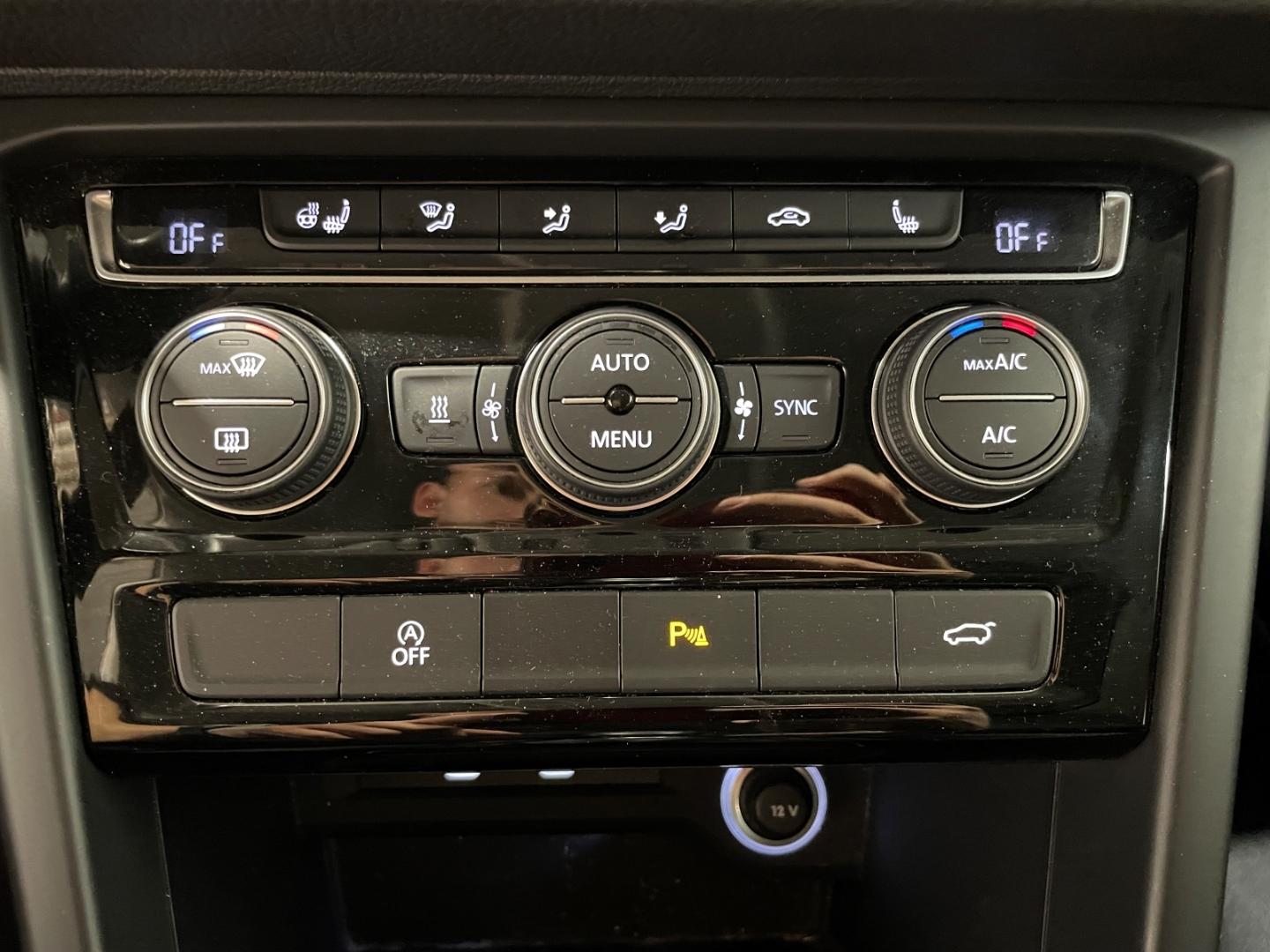 Volkswagen Touran 2022 г. Серый, пробег 48000 км