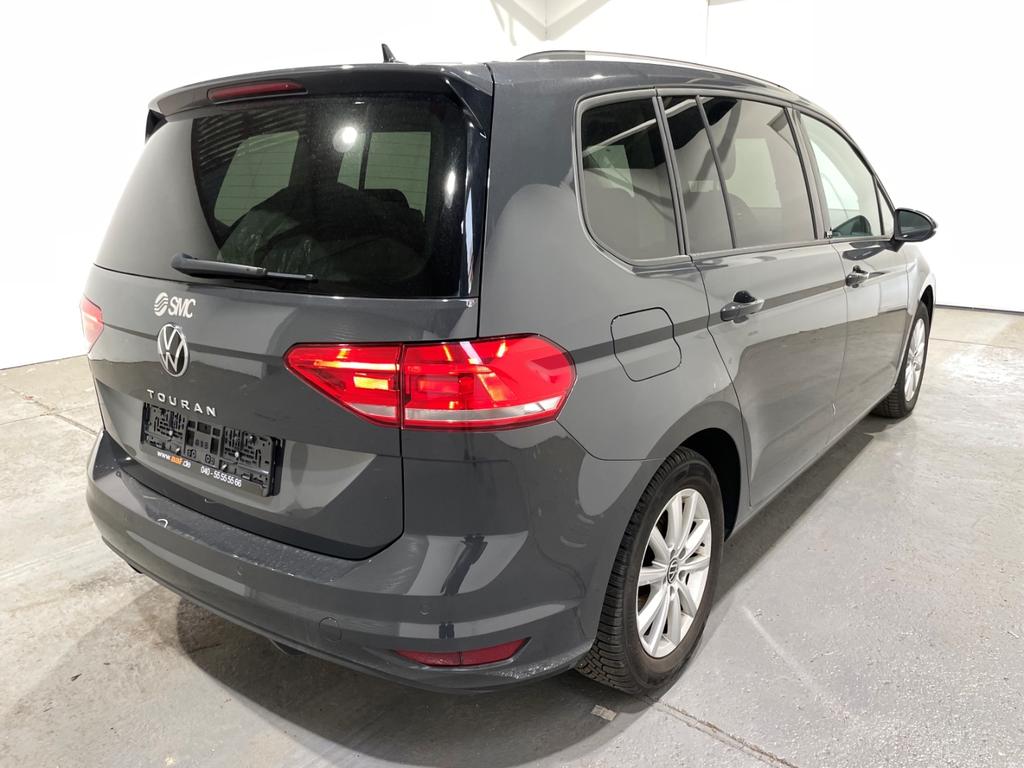 Volkswagen Touran 2022 г. Серый, пробег 48000 км