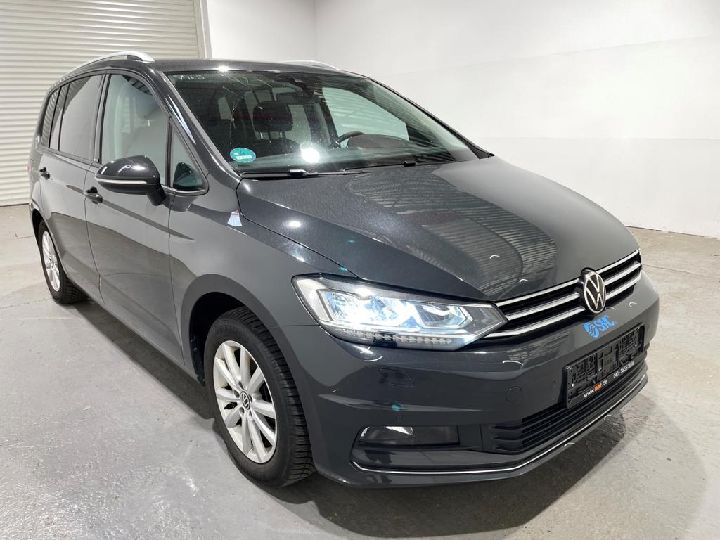 Volkswagen Touran 2022 г. Серый, пробег 48000 км