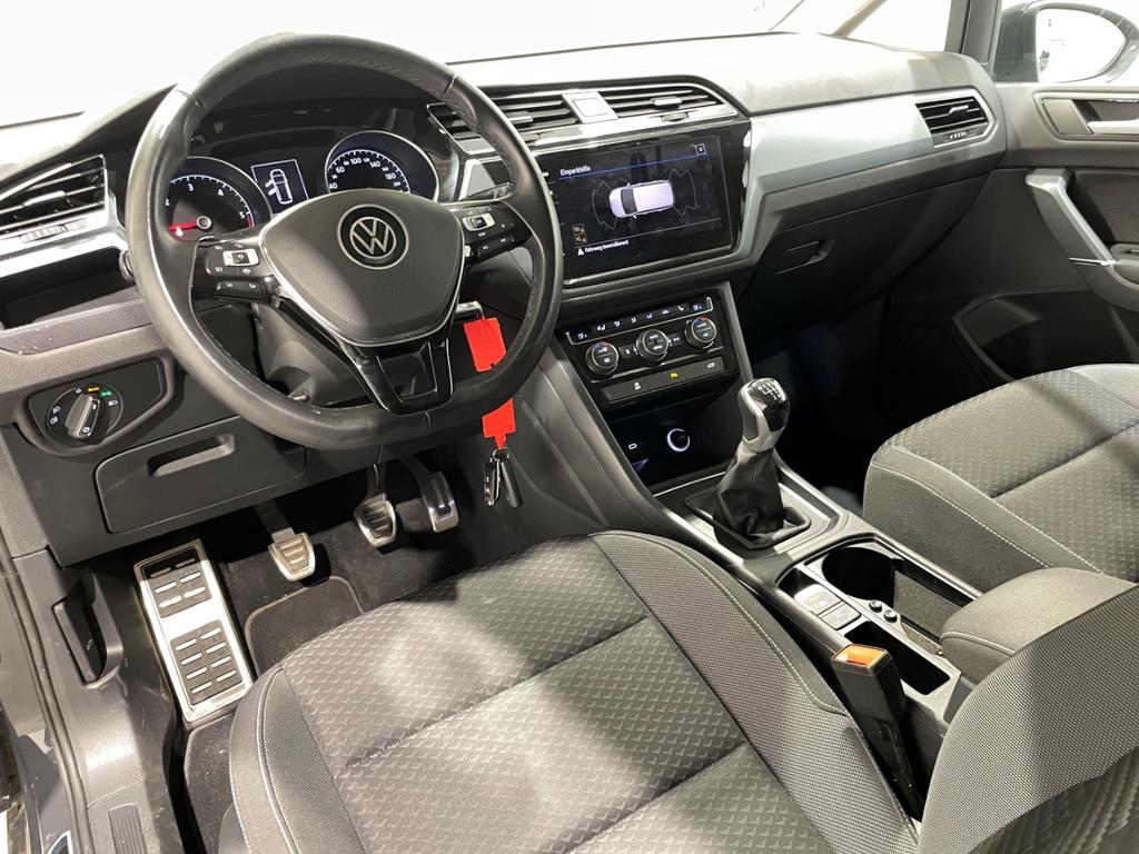 Volkswagen Touran 2022 г. Серый, пробег 48000 км