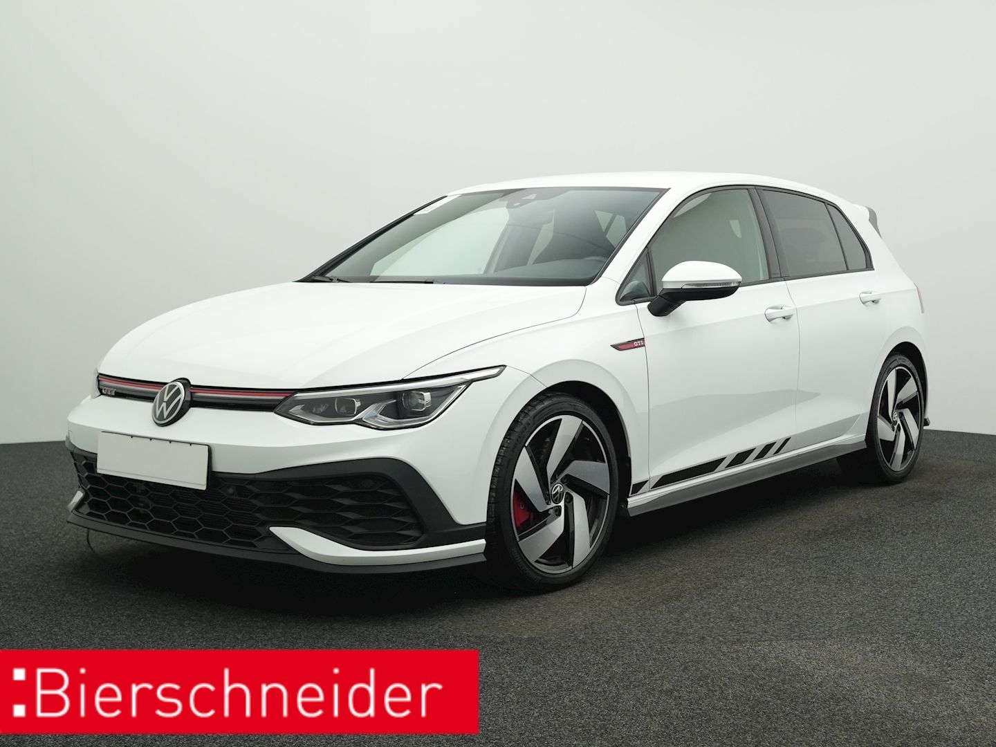 Volkswagen Golf 2023 г. Белый, пробег 34780 км