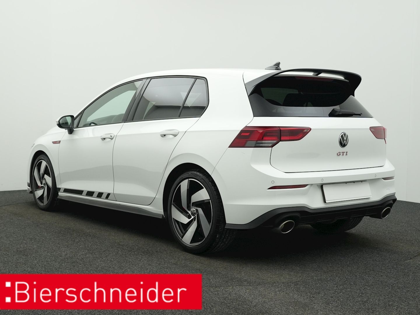 Volkswagen Golf 2023 г. Белый, пробег 34780 км