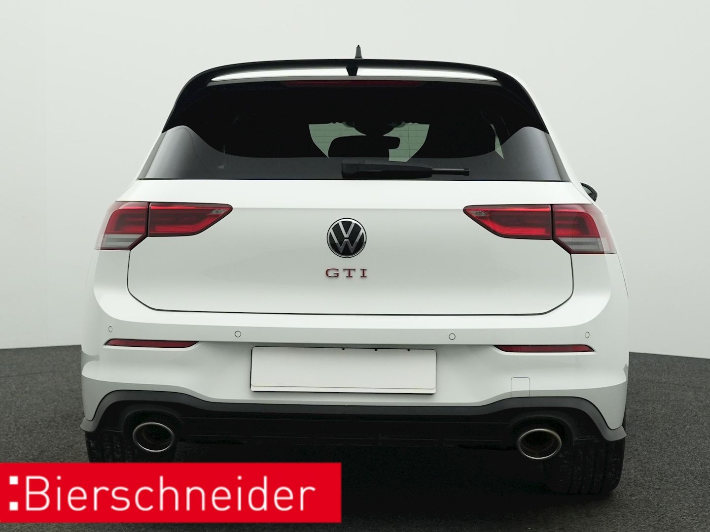 Volkswagen Golf 2023 г. Белый, пробег 34780 км