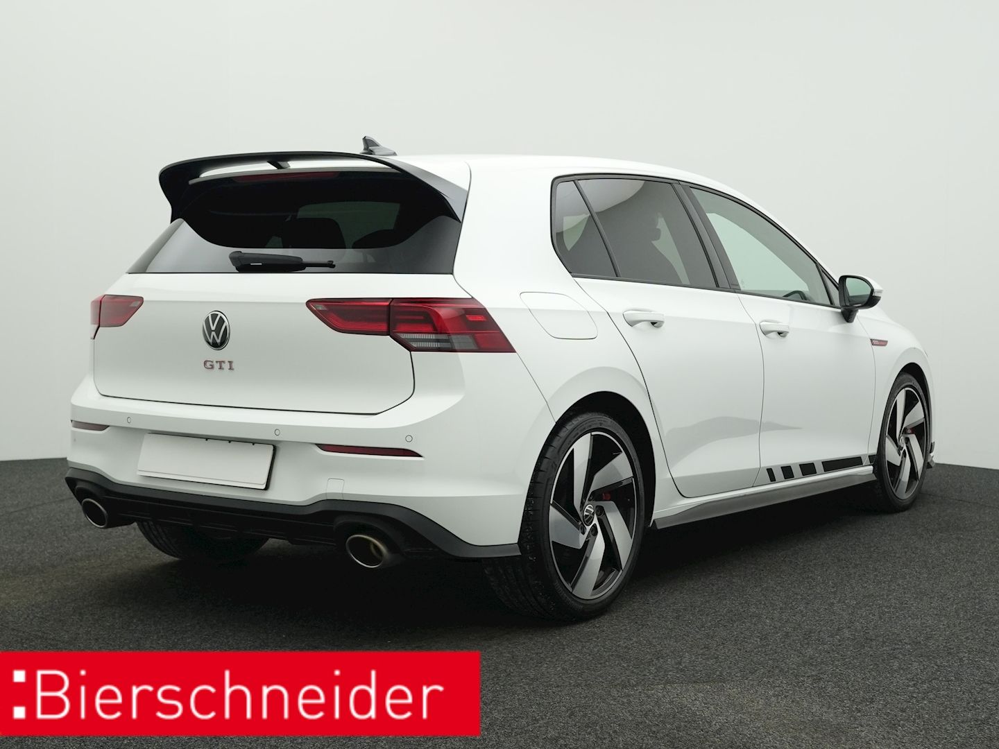 Volkswagen Golf 2023 г. Белый, пробег 34780 км