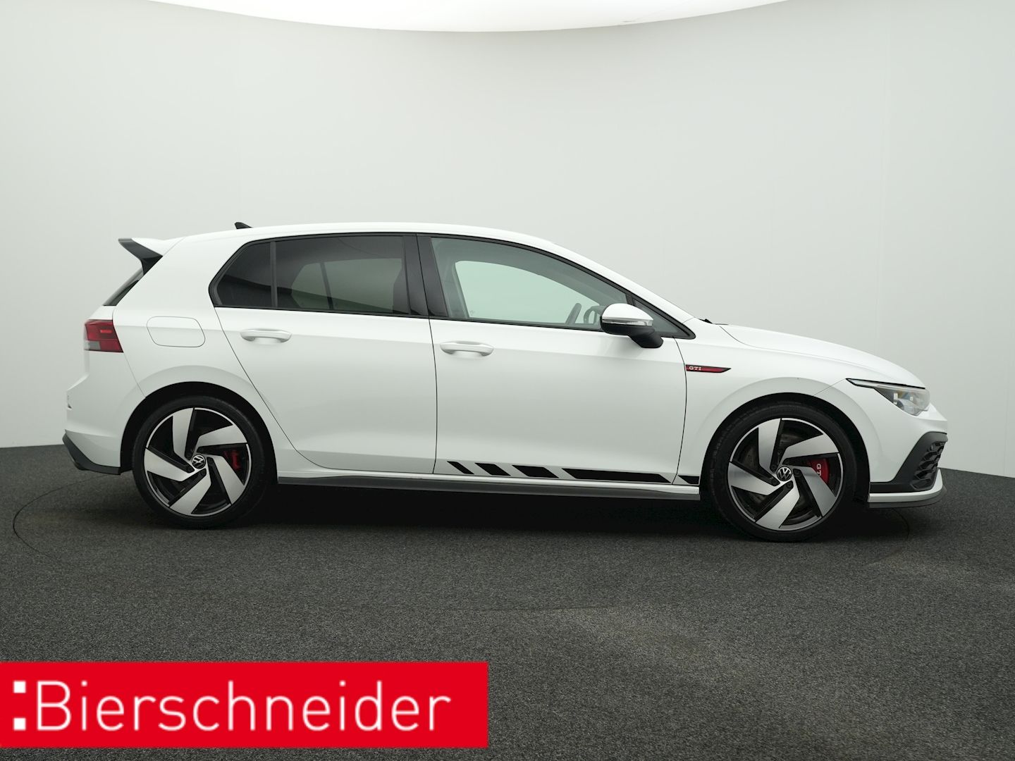 Volkswagen Golf 2023 г. Белый, пробег 34780 км