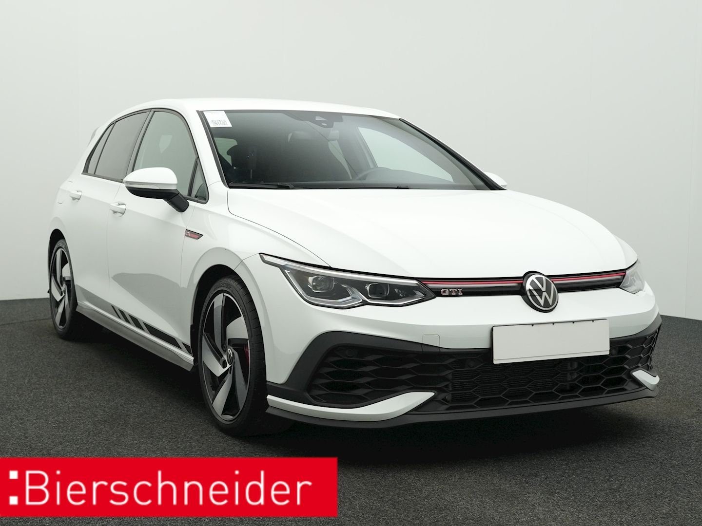 Volkswagen Golf 2023 г. Белый, пробег 34780 км