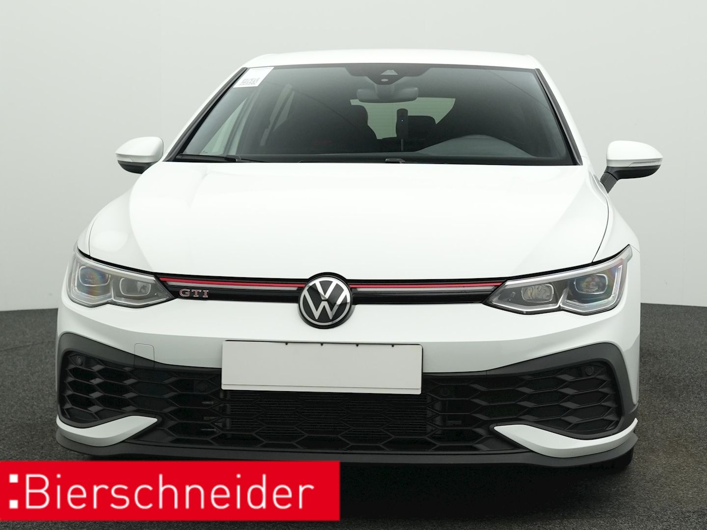 Volkswagen Golf 2023 г. Белый, пробег 34780 км