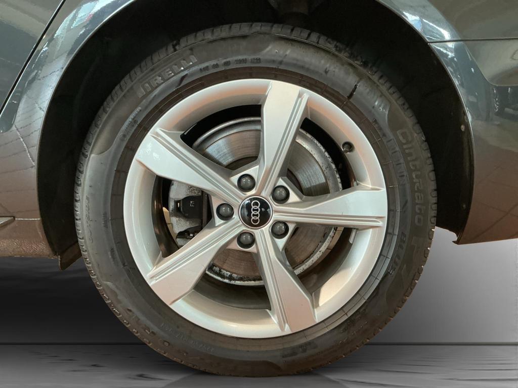 Audi A4 2023 г. Серый, пробег 44837 км