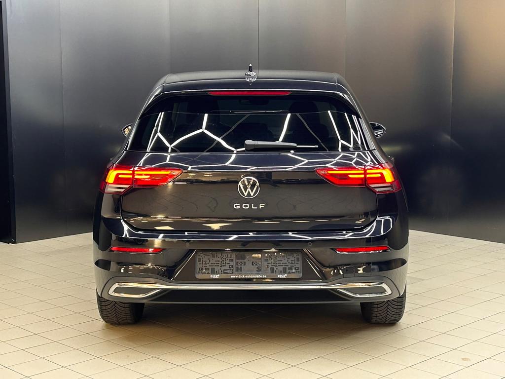 Volkswagen Golf 2023 г. Чёрный, пробег 41765 км