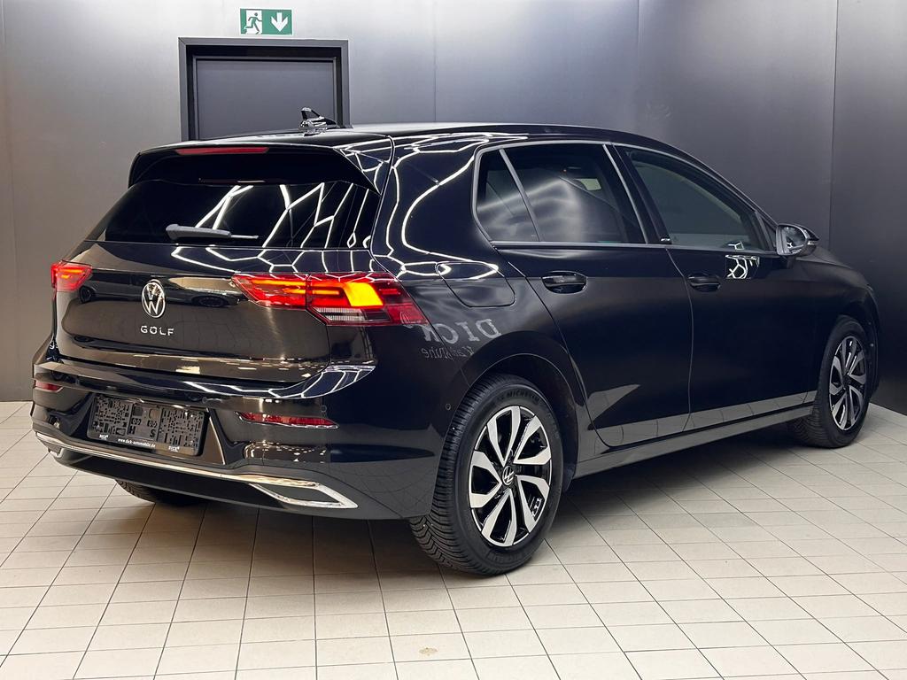 Volkswagen Golf 2023 г. Чёрный, пробег 41765 км