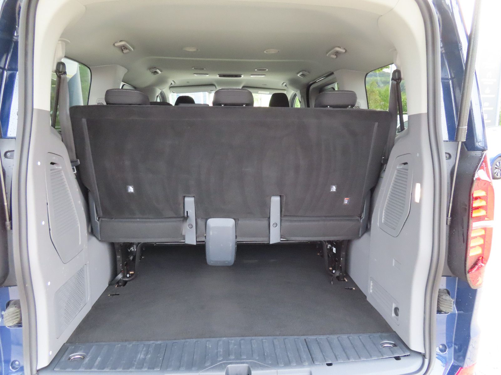 Volkswagen T7 CARAVELLE 2025 г. Синий, пробег 24740 км