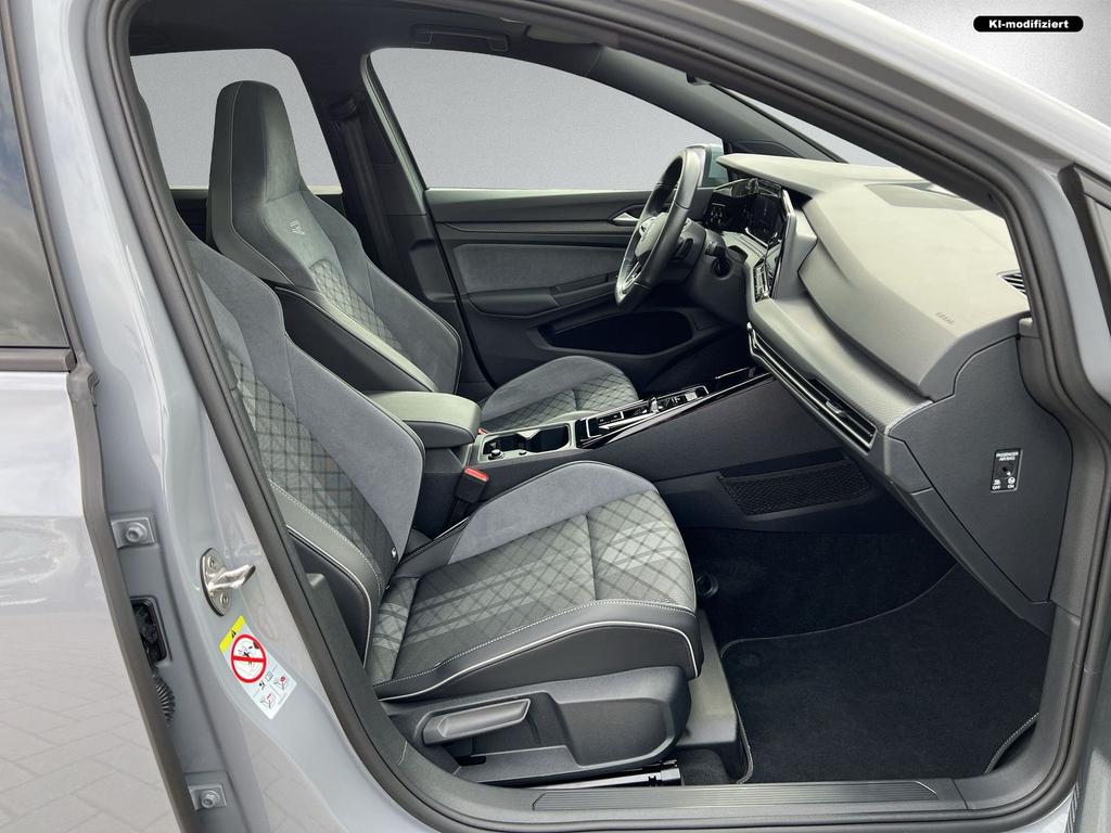 Volkswagen Golf 2024 г. Серый, пробег 23850 км