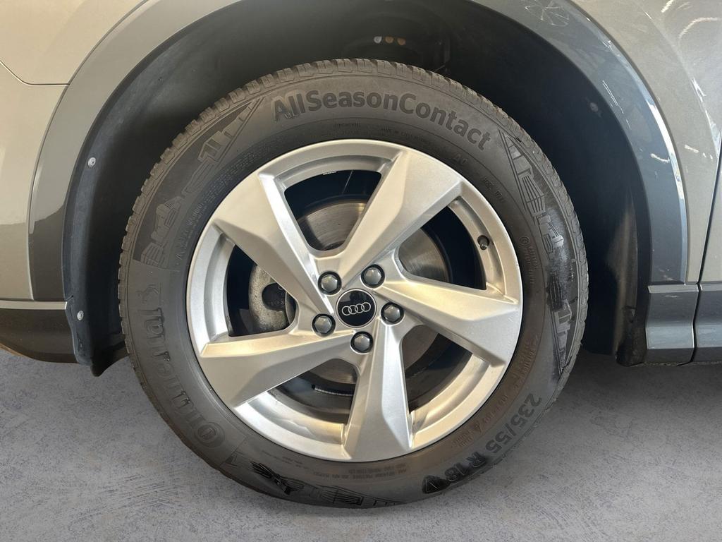 Audi Q3 2024 г. Серый, пробег 44000 км