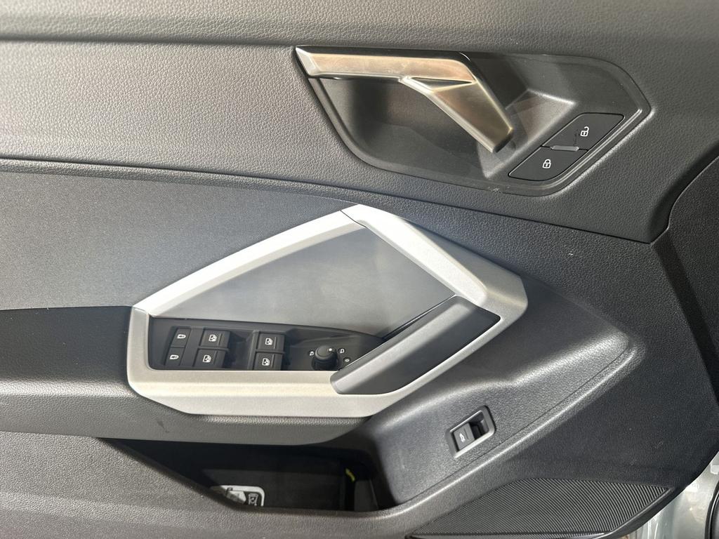 Audi Q3 2024 г. Серый, пробег 44000 км