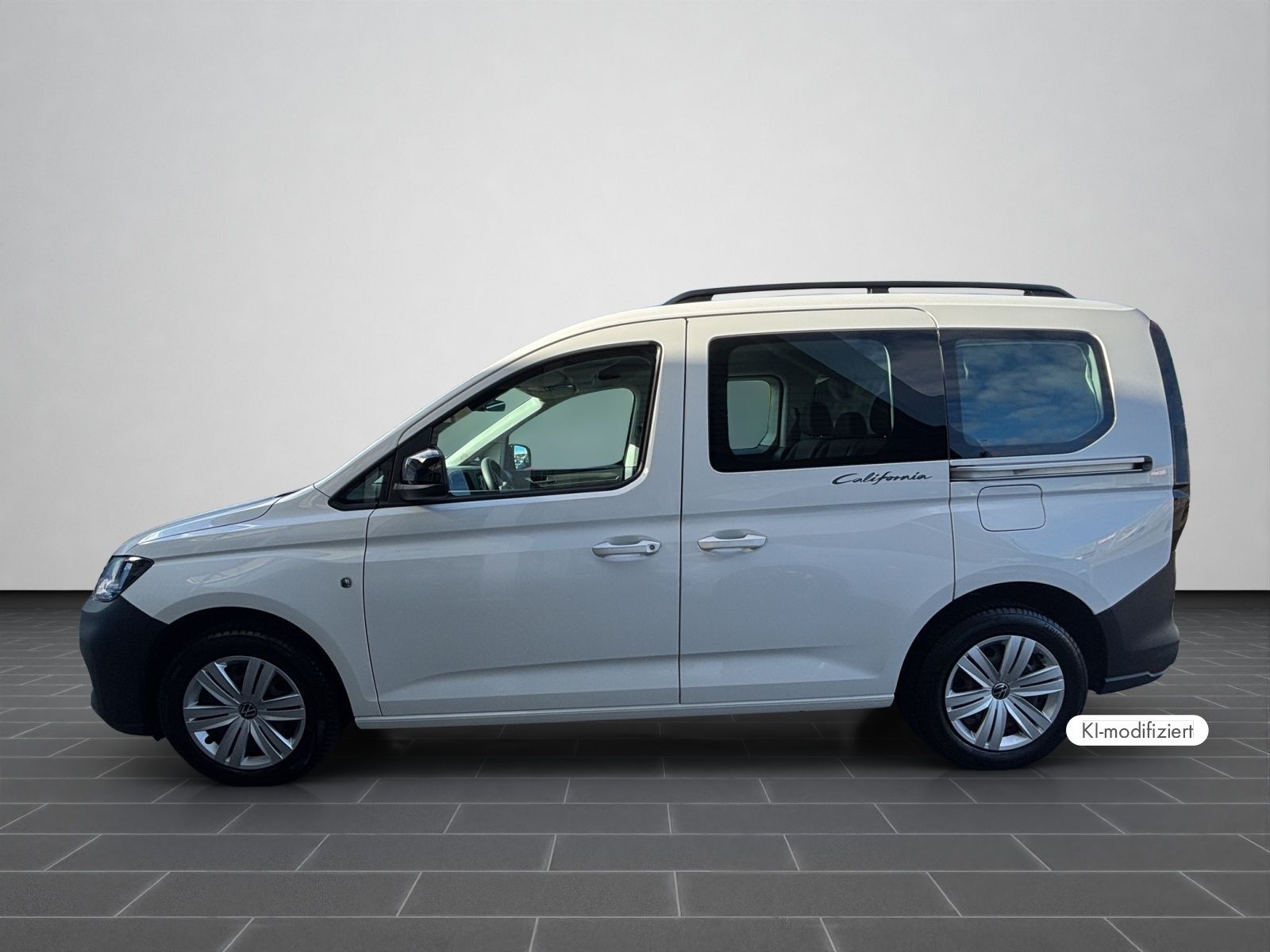 Volkswagen Caddy 2022 г. Белый, пробег 35444 км