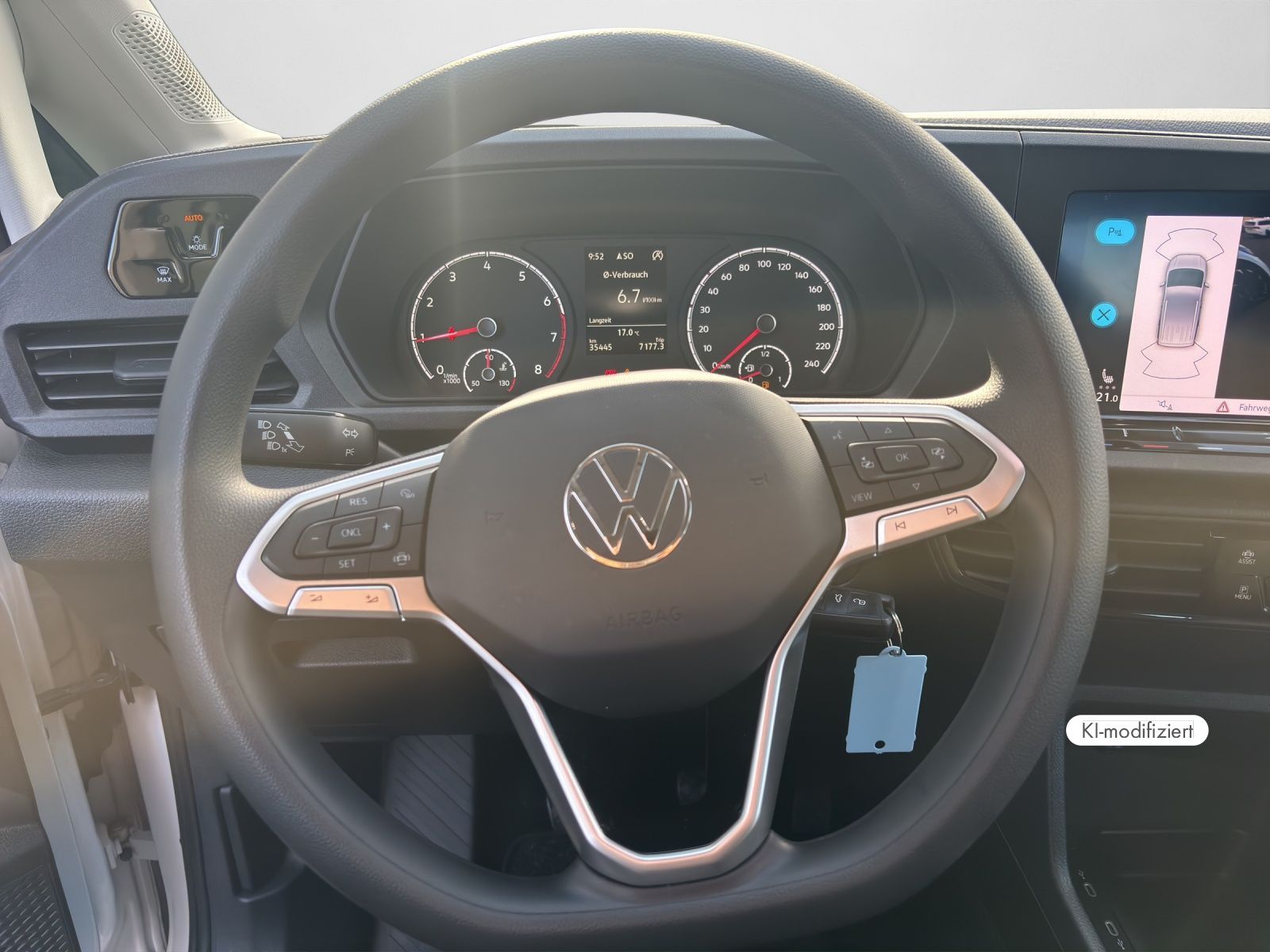 Volkswagen Caddy 2022 г. Белый, пробег 35444 км