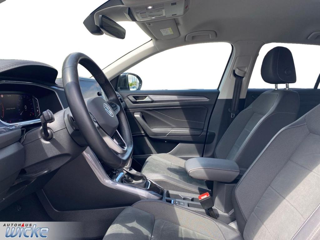 Volkswagen T-Roc 2022 г. Белый, пробег 28854 км