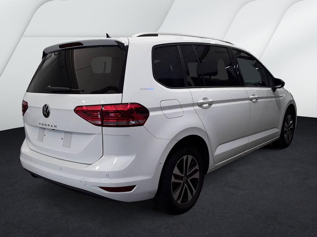 Volkswagen Touran 2026 г. Белый, пробег 26393 км