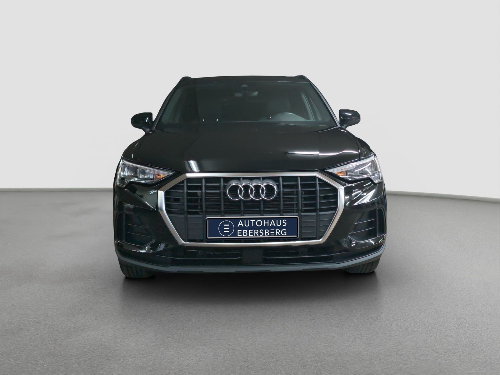 Audi Q3 2023 г. Чёрный, пробег 38200 км