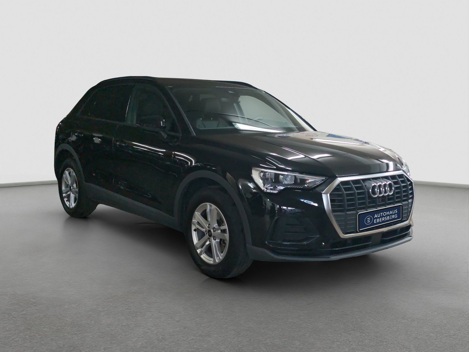 Audi Q3 2023 г. Чёрный, пробег 38200 км
