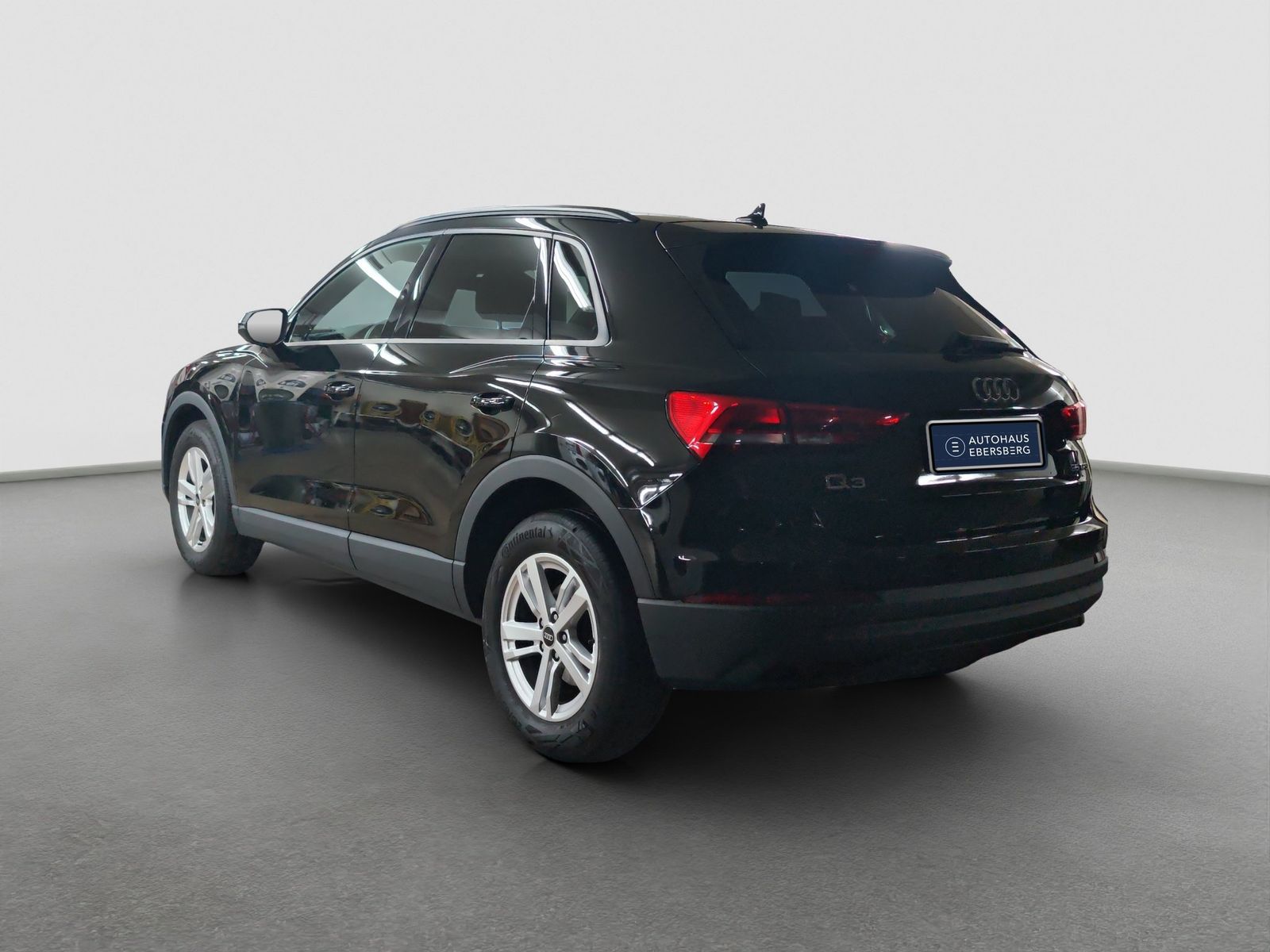 Audi Q3 2023 г. Чёрный, пробег 38200 км