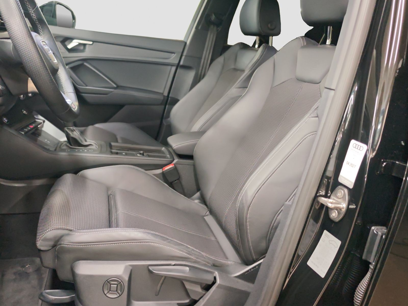 Audi Q3 2023 г. Чёрный, пробег 38200 км