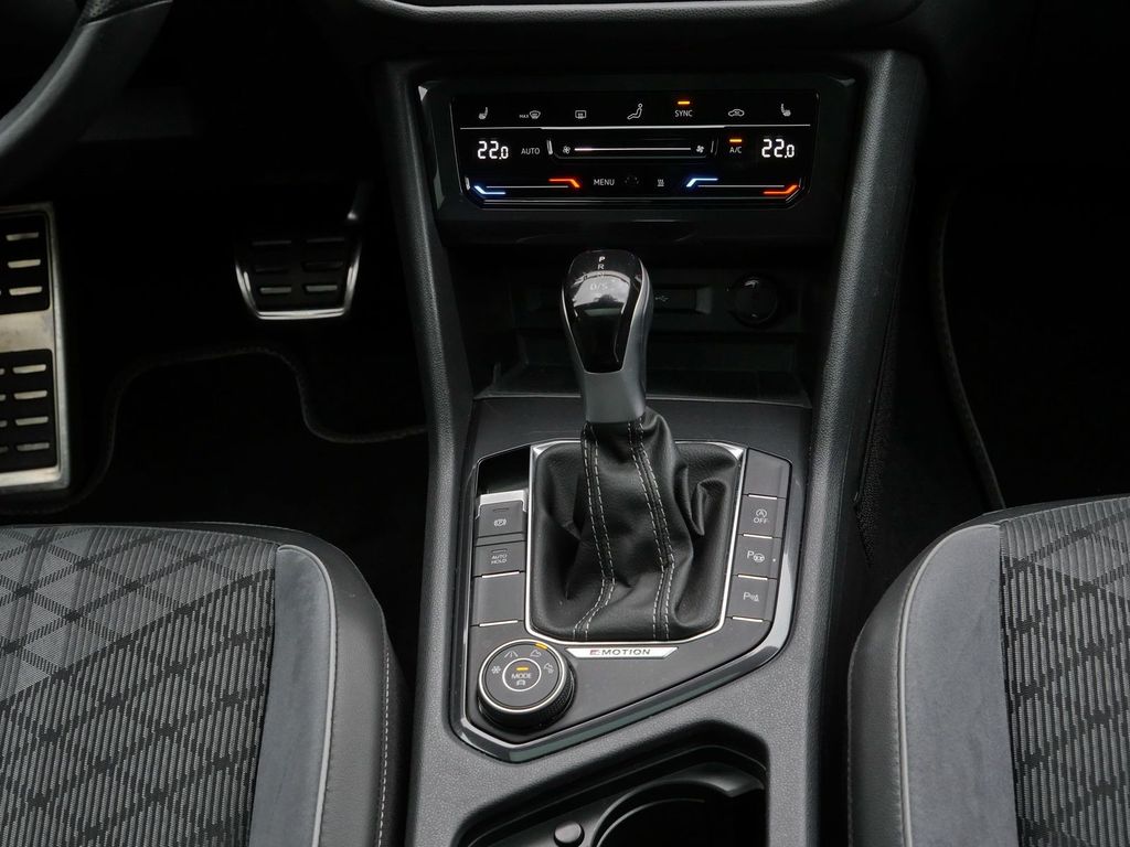 Volkswagen TIGUAN ALLSPACE 2024 г. Чёрный, пробег 42600 км