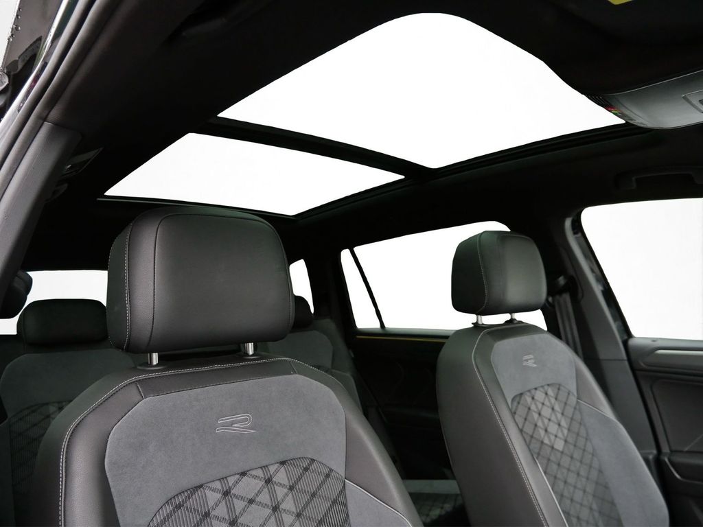 Volkswagen TIGUAN ALLSPACE 2024 г. Чёрный, пробег 42600 км