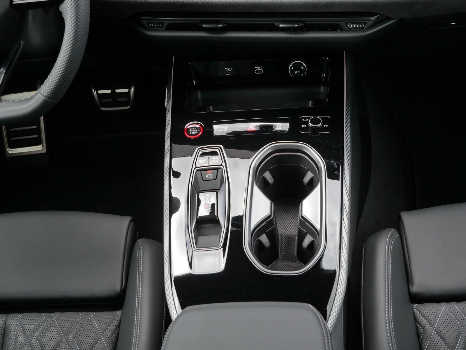 Audi A6 2025 г. Белый, пробег 10487 км