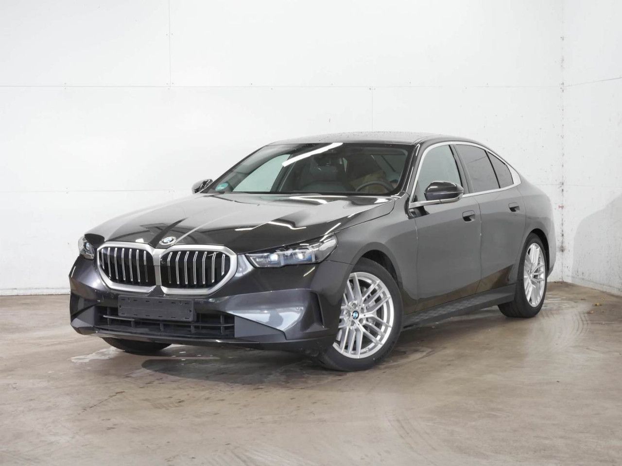 BMW 540 2025 г. Серый, пробег 16943 км