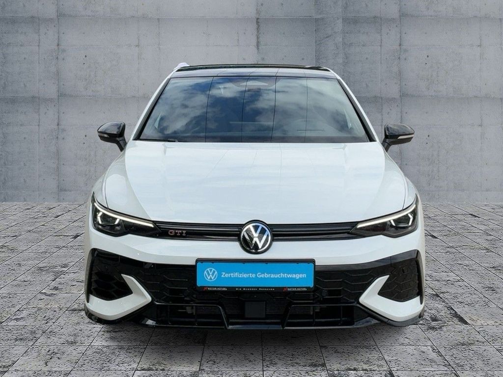 Volkswagen Golf 2025 г. Белый, пробег 12168 км