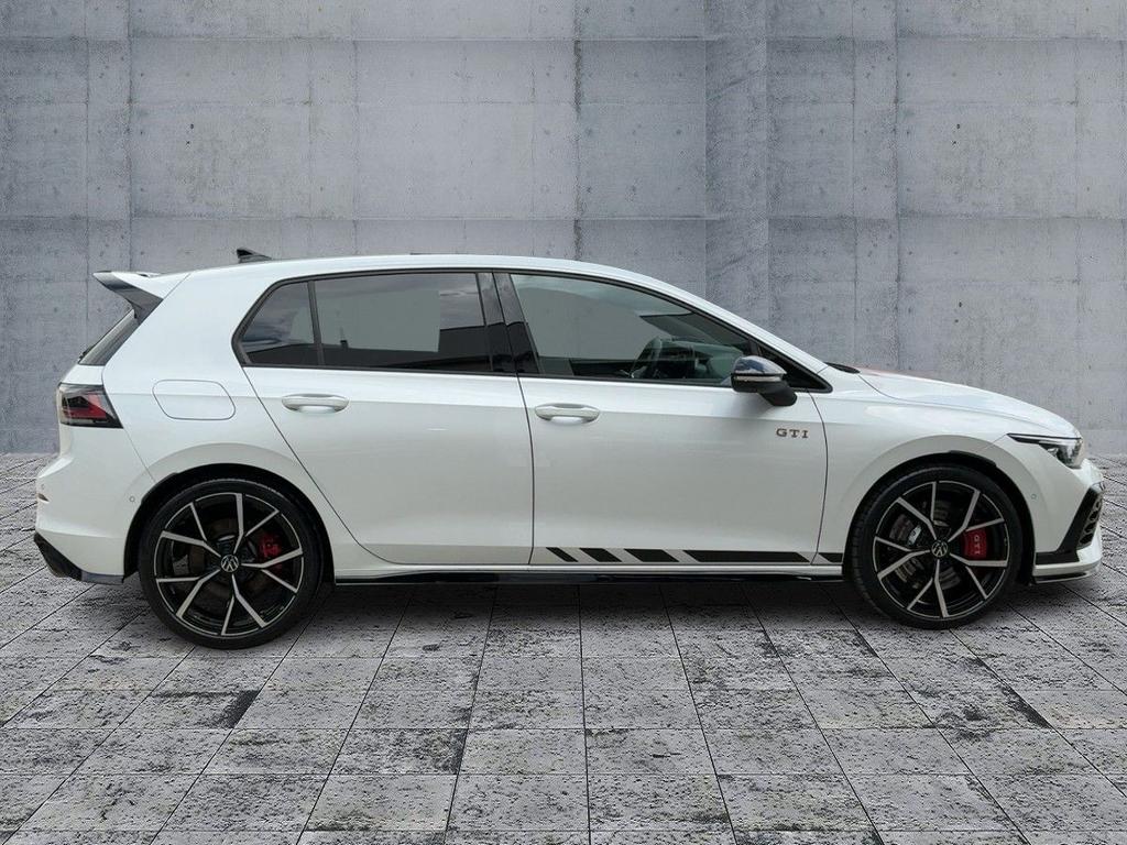 Volkswagen Golf 2025 г. Белый, пробег 12168 км
