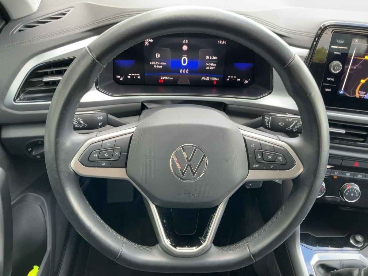 Volkswagen T-Roc 2022 г. Серебристый, пробег 24959 км