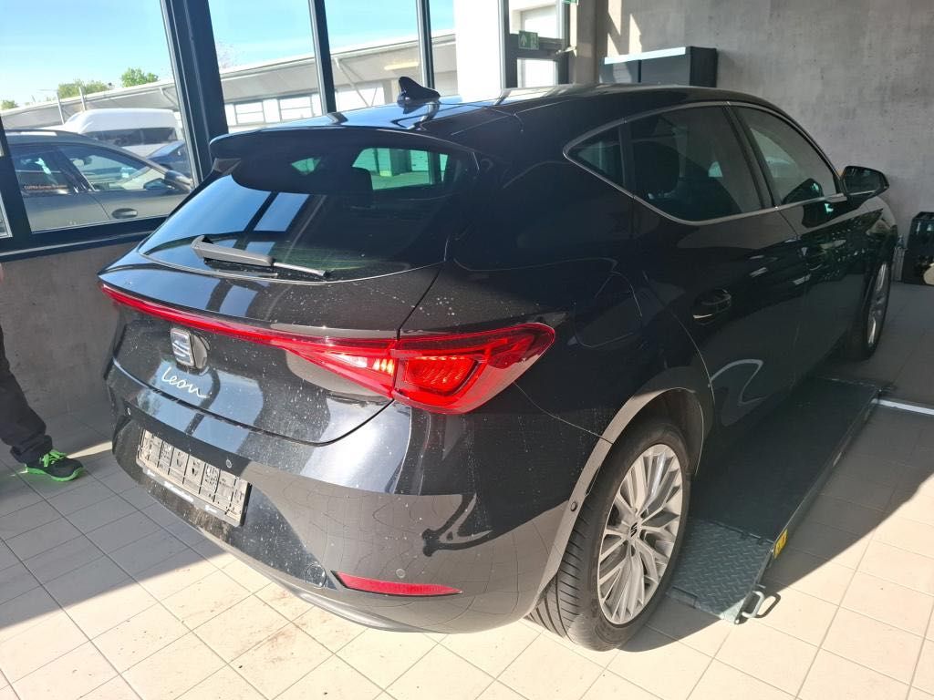 SEAT Leon 2022 г. Чёрный, пробег 47176 км
